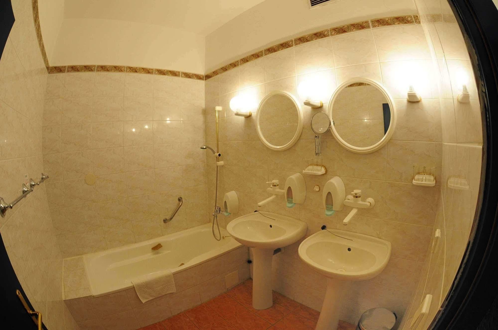 Interhotel America Готель 4*