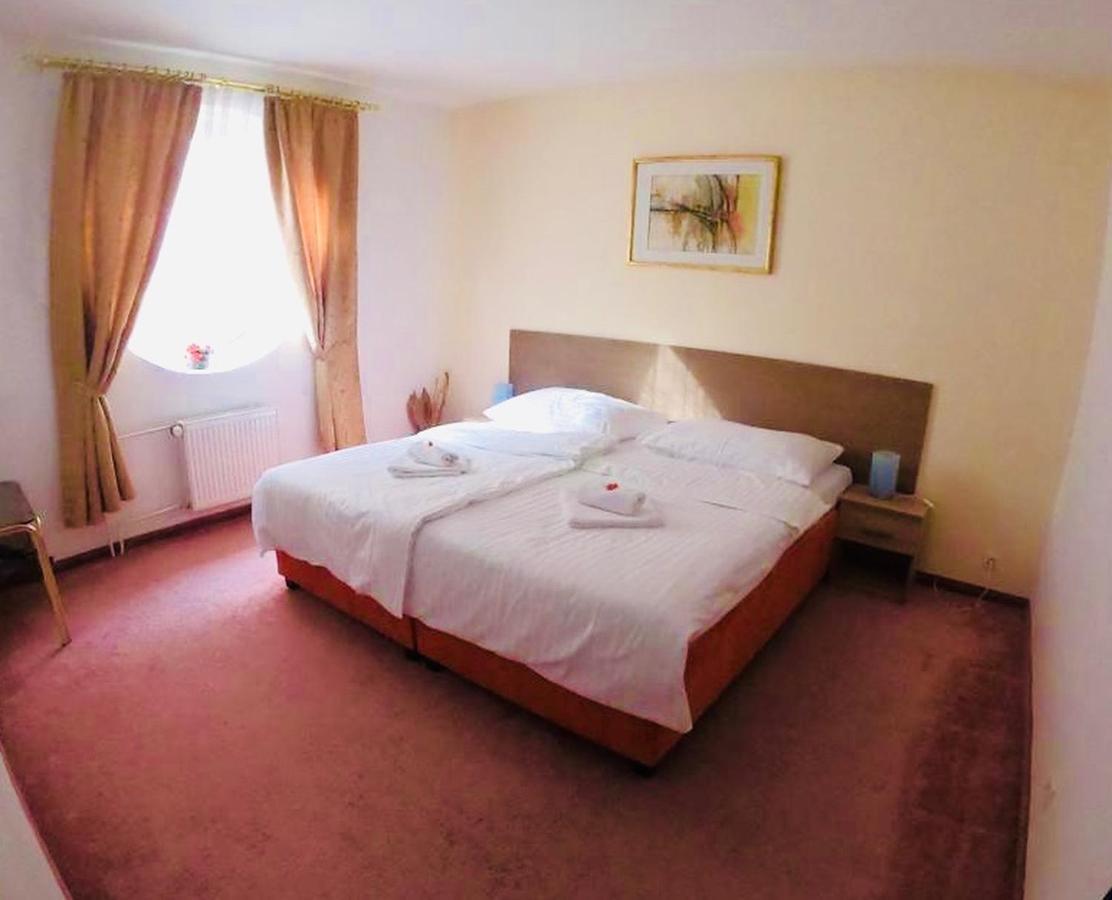 Interhotel America Готель Пісек